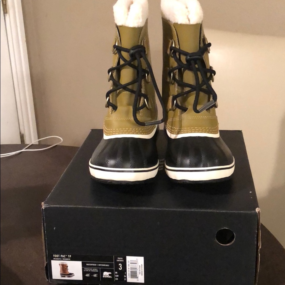 Sorel waterproof boots size 3